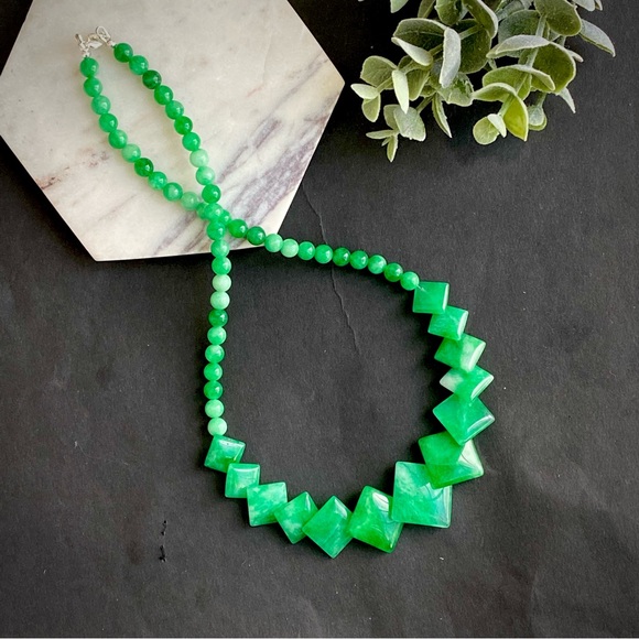 Green Jade Necklace Earring Set Handmade Gemstone Jewelry - Picture 6 of 9